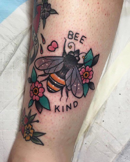 蜜蜂纹身 9张小清新的蜜蜂主题纹身图案