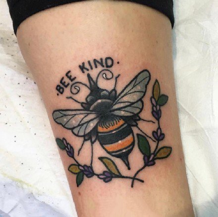 蜜蜂纹身 9张小清新的蜜蜂主题纹身图案