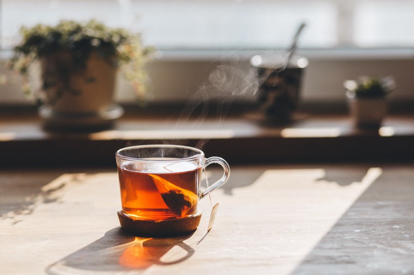 装满茶水的杯子图片(10张)