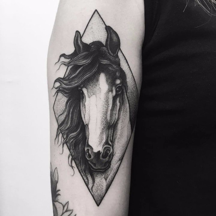 马纹身图案 10款黑灰或彩绘的纹身动物马图案