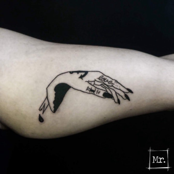 手势纹身图案 各种各样黑灰色调的手势纹身图案