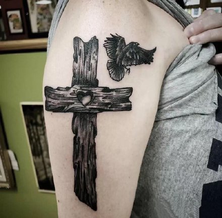 纹身十字架 9张西方宗教的十字架纹身图案
