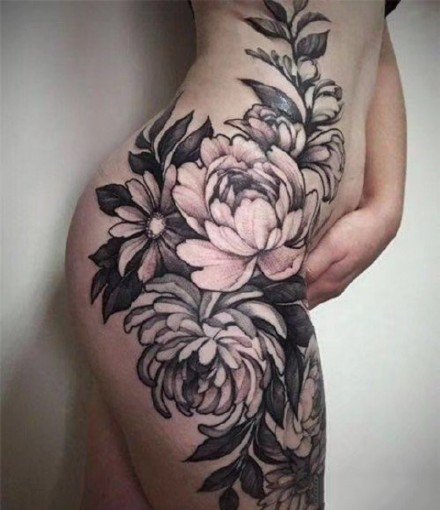 性感大腿纹身  女士大腿处性感的花花纹身图片