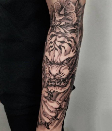 纹身新传统图片 新传统风格的一组包臂唐狮等纹身图片