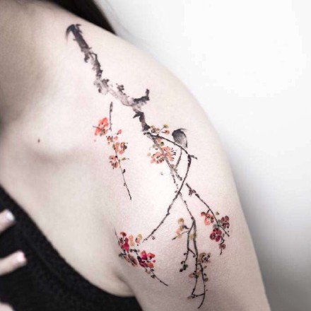 小清新肩花纹身 女生肩部的一组小清新花朵纹身图片