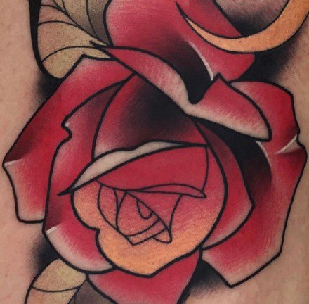 红玫瑰纹身 漂亮唯美的玫瑰花纹身图案
