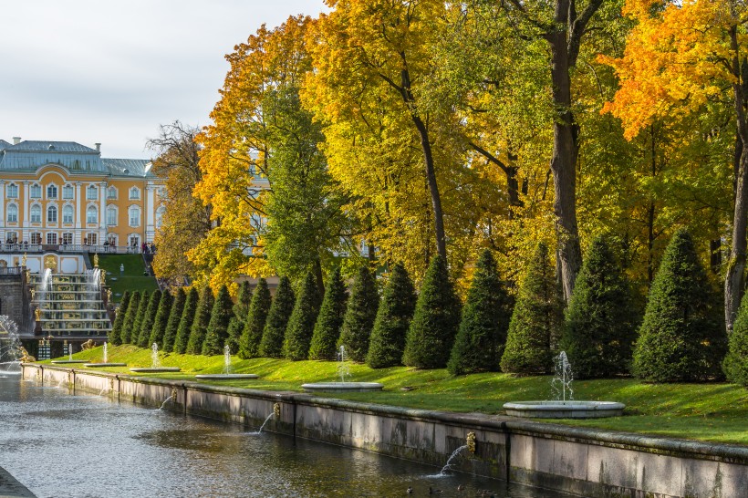 俄罗斯圣彼得堡夏宫下花园园林秋季风景图片(10张)