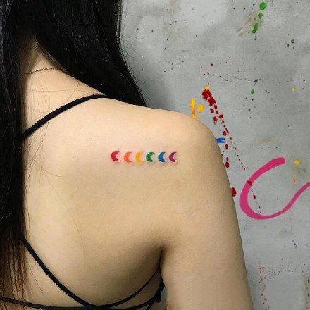 简单彩色小纹身  彩虹色的18组小清新纹身图片