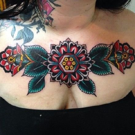 胸部花卉纹身 oldschool风格的9组花胸纹身图案