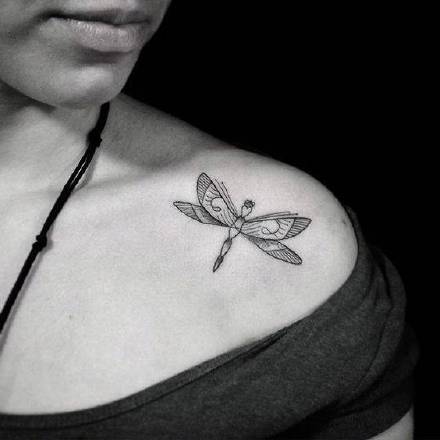 蜻蜓纹身 9款小清新的黑灰色蜻蜓线条纹身图案