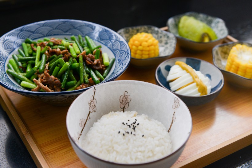 碗里的米饭和炒饭图片(11张)