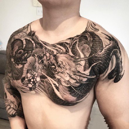 传统花胸纹身 9张传统的花胸纹身图片