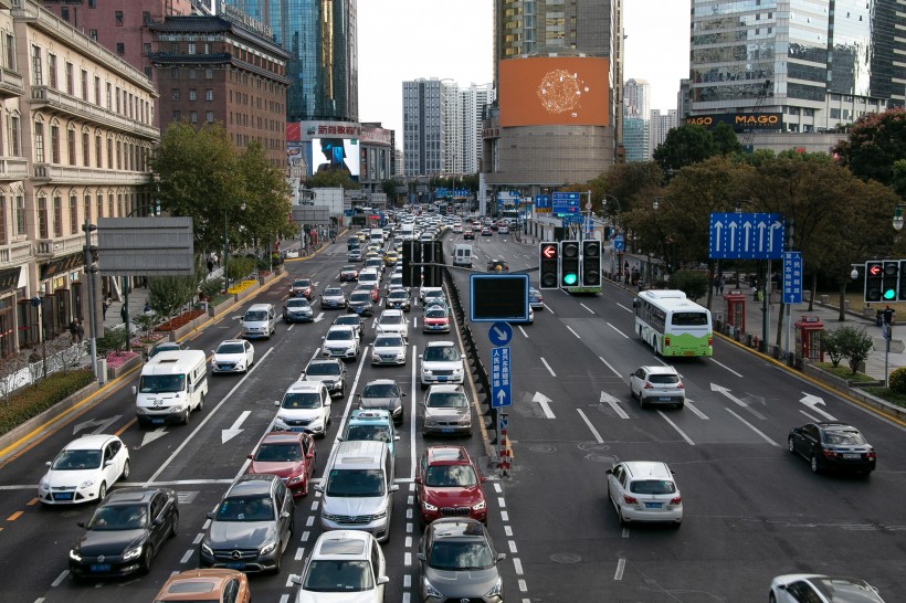 拥堵的汽车城市交通图片(10张)