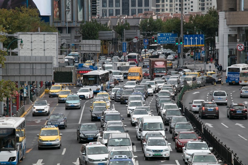 拥堵的汽车城市交通图片(10张)