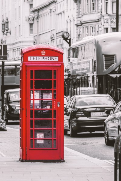 国外街头的红色电话亭图片(12张)