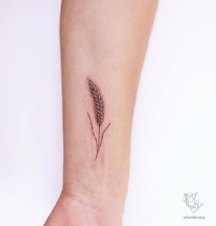 小清新植物纹身 简约小情的一组小彩色纹身图片