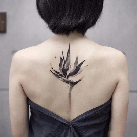 女性小纹身 适合女生的超简约水墨花纹身图案