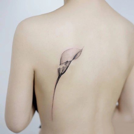 女性小纹身 适合女生的超简约水墨花纹身图案