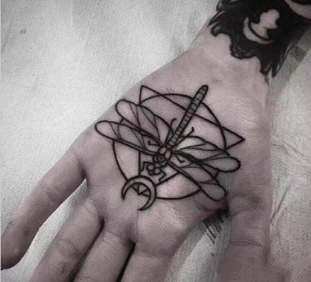手掌纹身 9张手掌心里的创意线条​纹身图案