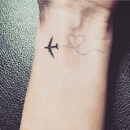 小飞机纹身 极简旅行主题的地图和小飞机纹身图案