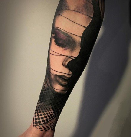 包臂写实纹身 15款包手臂的欧美写实黑灰图案
