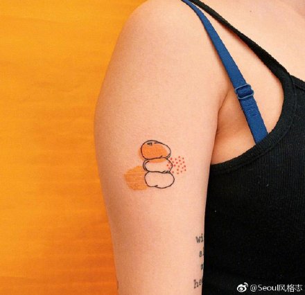 水果小纹身  可爱的一组极简小水果的纹身图片