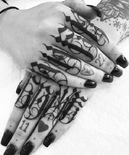 酷炫热门的9张奇卡诺花体字纹身图案