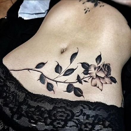 9张女性肚脐眼下的漂亮腹部纹身图案