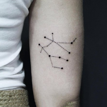 线行星座的一组星座线条纹身作品图片
