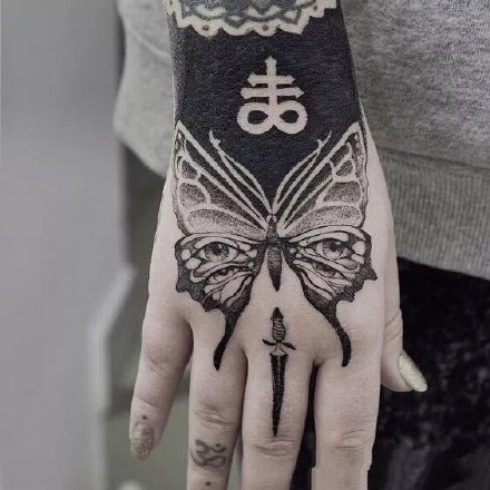 手背刺青 9张暗黑风格的手背纹身图案