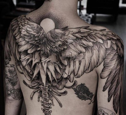 男性翅膀纹身 9款适合男性的成对翅膀纹身图案