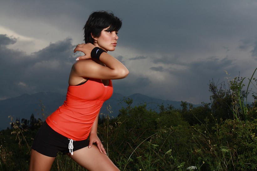 穿着运动服运动的女人图片(11张)