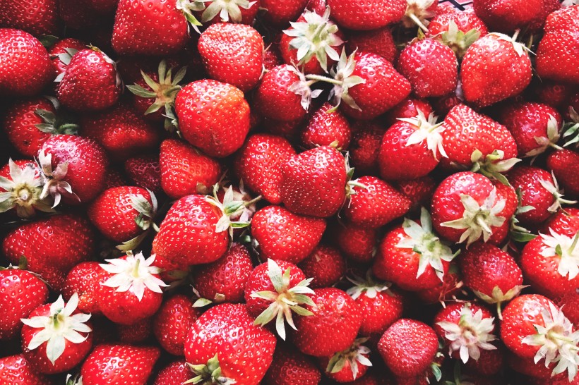 鲜红欲滴的草莓图片(14张)