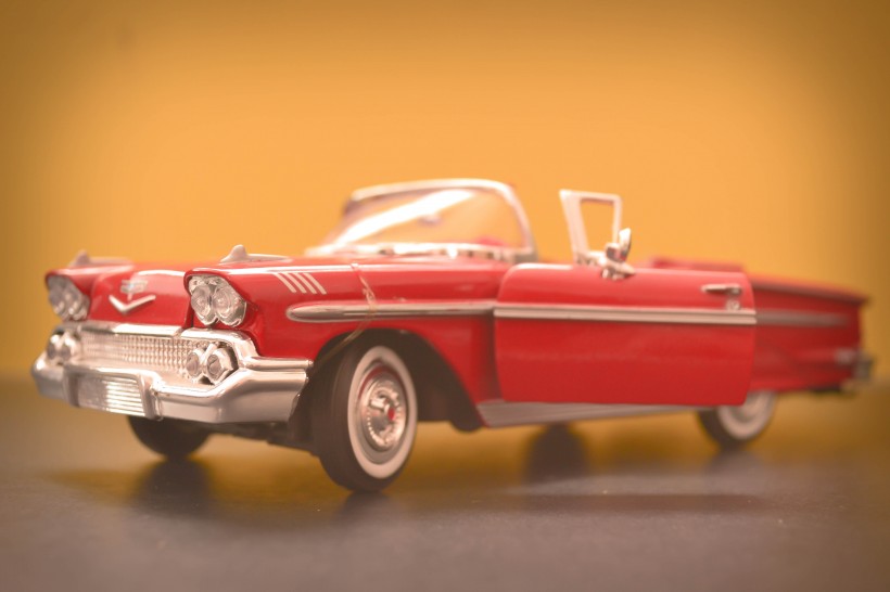 红色复古汽车模型图片(12张)
