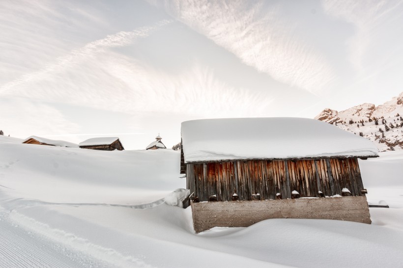 被雪覆盖的木屋图片(11张)