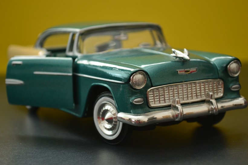 绿色老式轿车模型图片(13张)