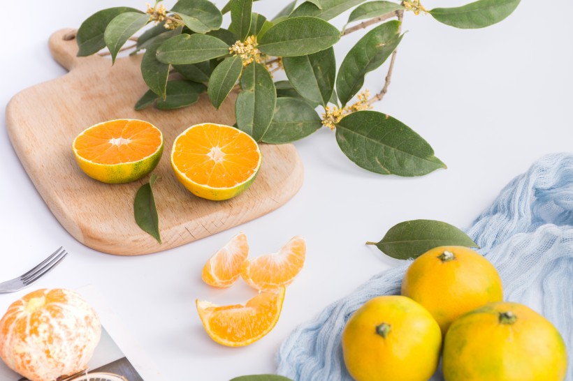 新鲜多汁剥开的橘子图片(8张)