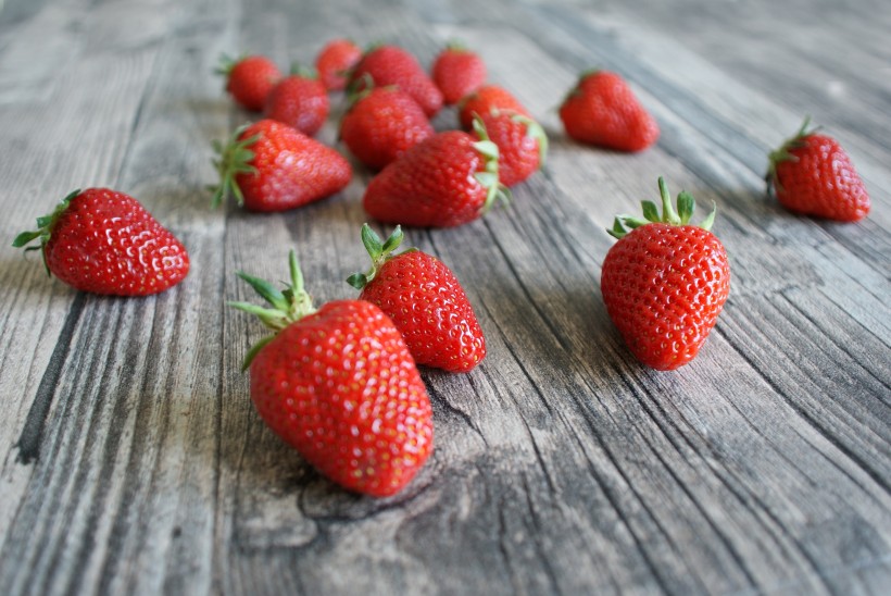 鲜红欲滴的草莓图片(14张)