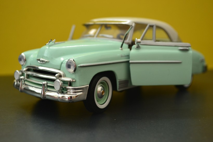 绿色老式轿车模型图片(13张)