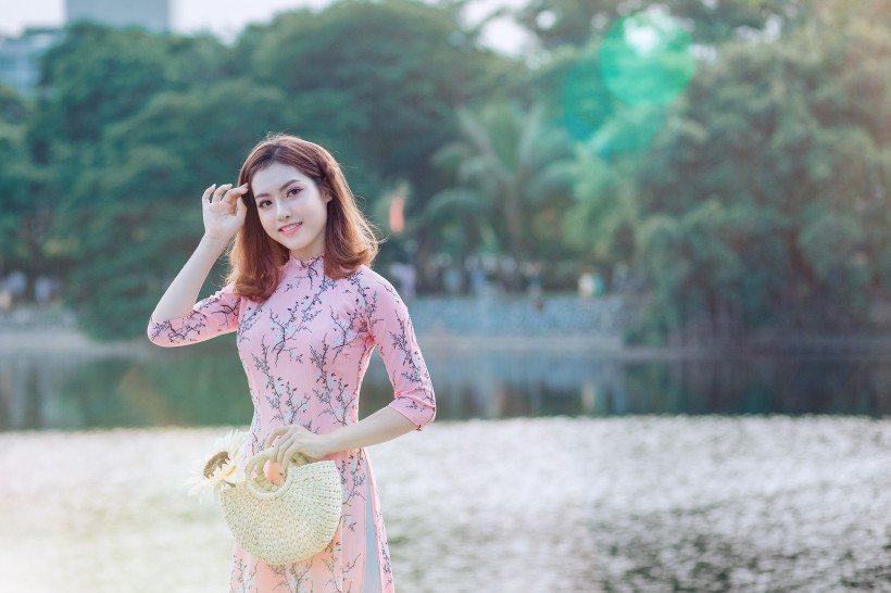 穿旗袍的泰国美女图片(12张)