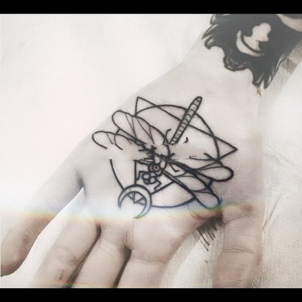 手掌刺青 9张手板心里的创意手掌纹身图案