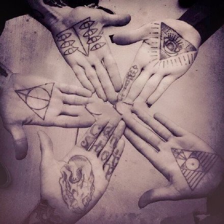 手掌刺青 9张手板心里的创意手掌纹身图案