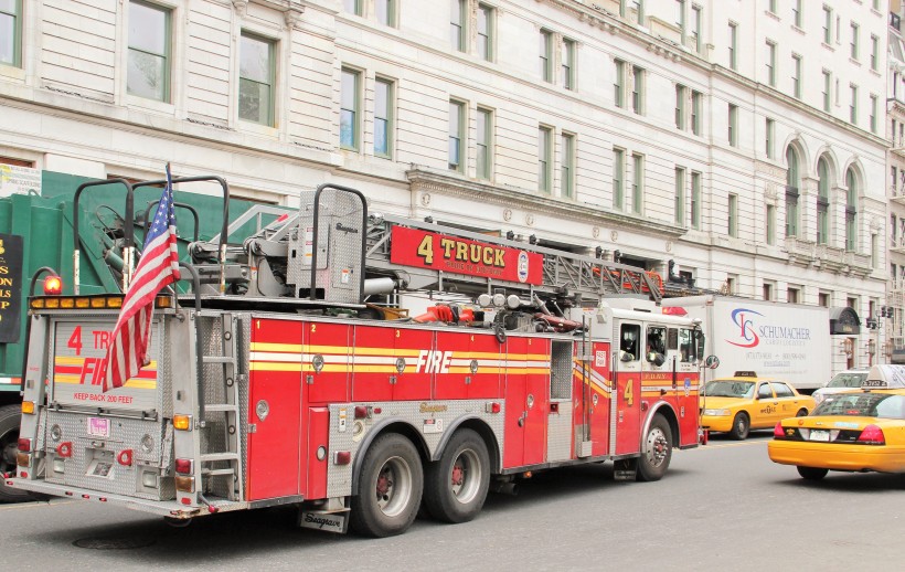 紧急救火的消防车图片(14张)