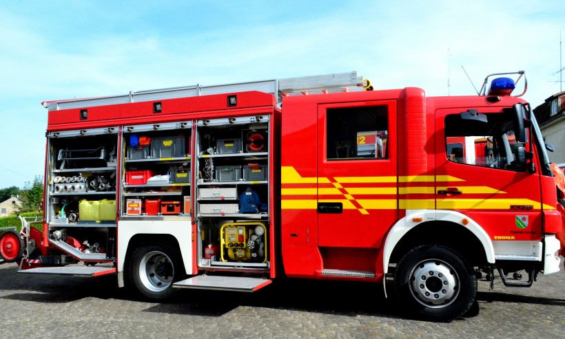 紧急救火的消防车图片(14张)