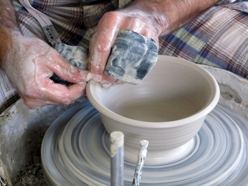 制作陶瓷的拉坯过程图片(15张)