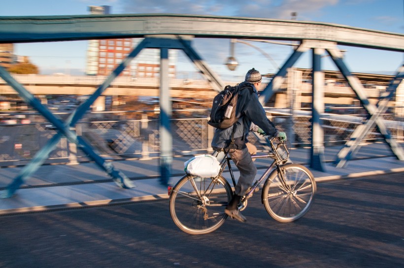 骑着自行车的人图片(10张)