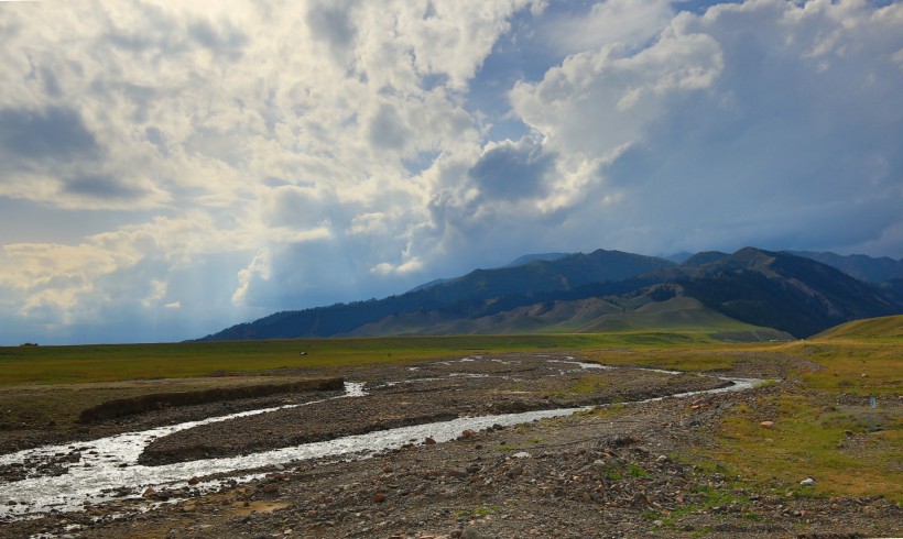 新疆赛里木湖自然风景图片(14张)