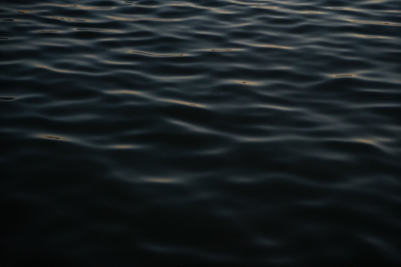 平静的水面图片(10张)