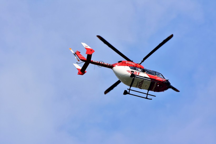 空中飞行的直升机图片(16张)