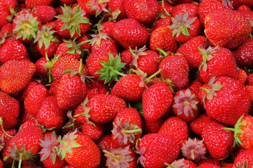 鲜红欲滴酸甜软糯的草莓图片(14张)